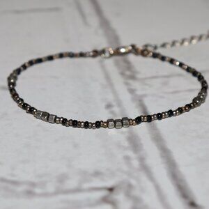 🖤✨ Black & Silver Beaded Bracelet · 7.5–9" Adjustable This elegant bracelet fea